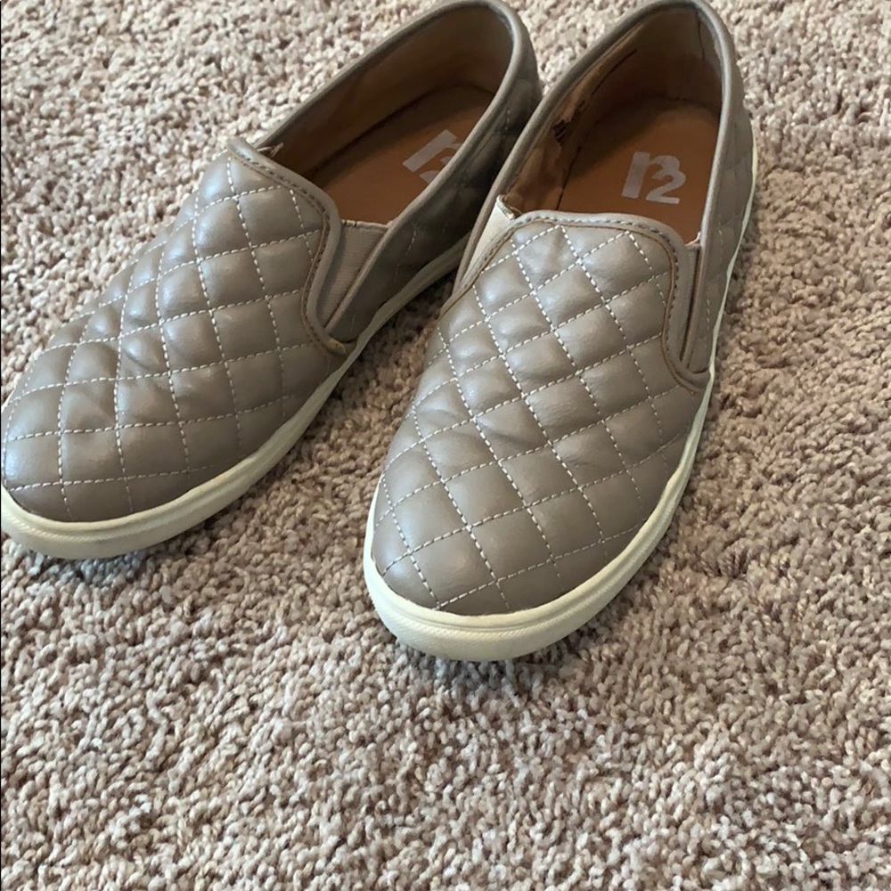 R2 shoes